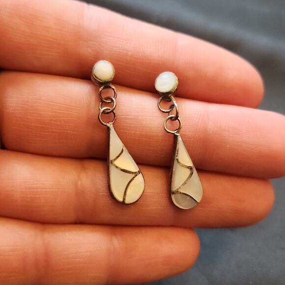 Mother of Pearl Inlay Zuni Earrings - Picture 1 of 2